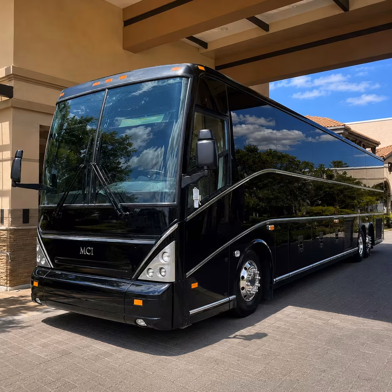 honolulu corporate bus rentals for team outings and incentive travel