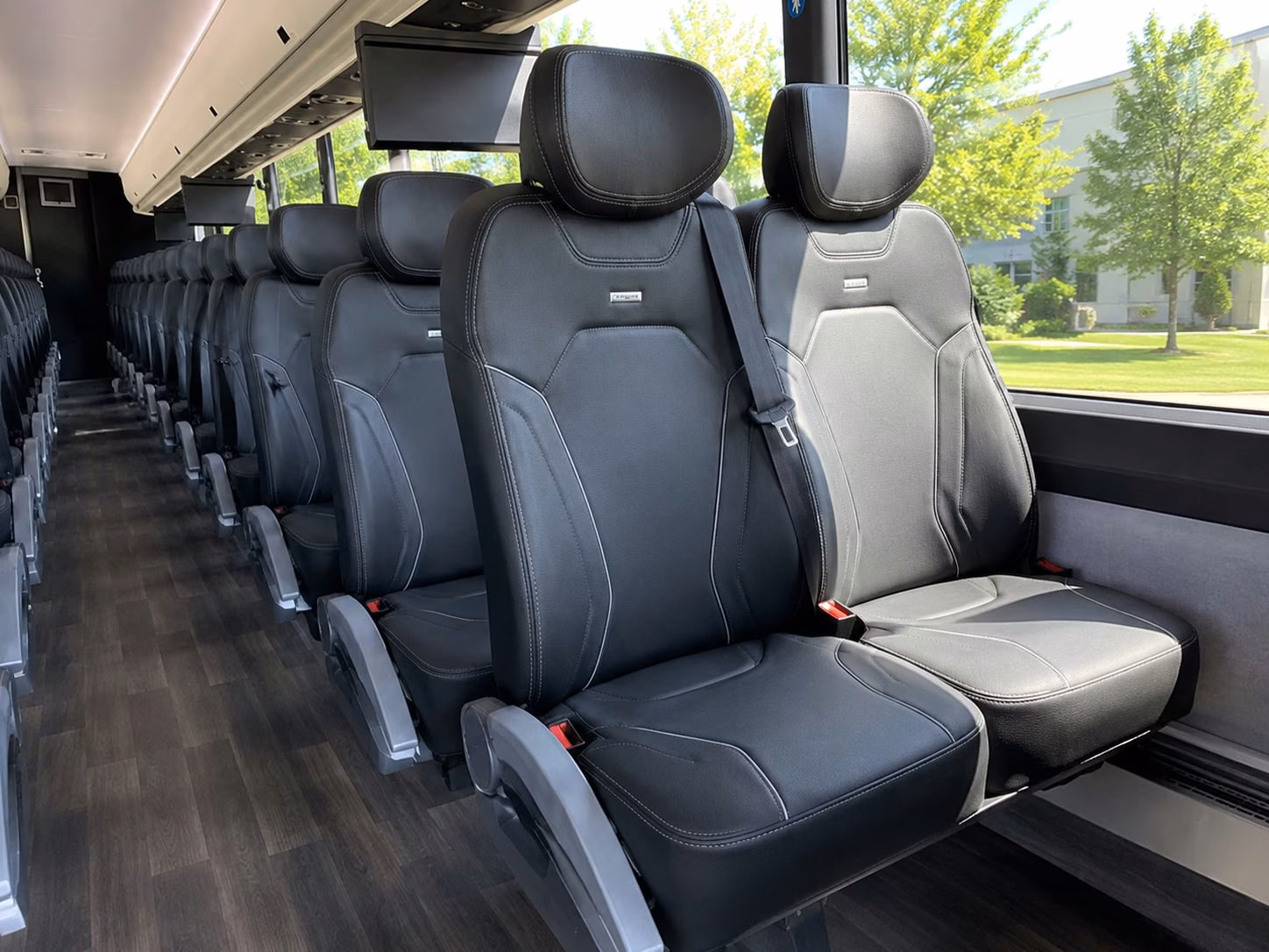 how where and when you re traveling affects your honolulu bus rental rate